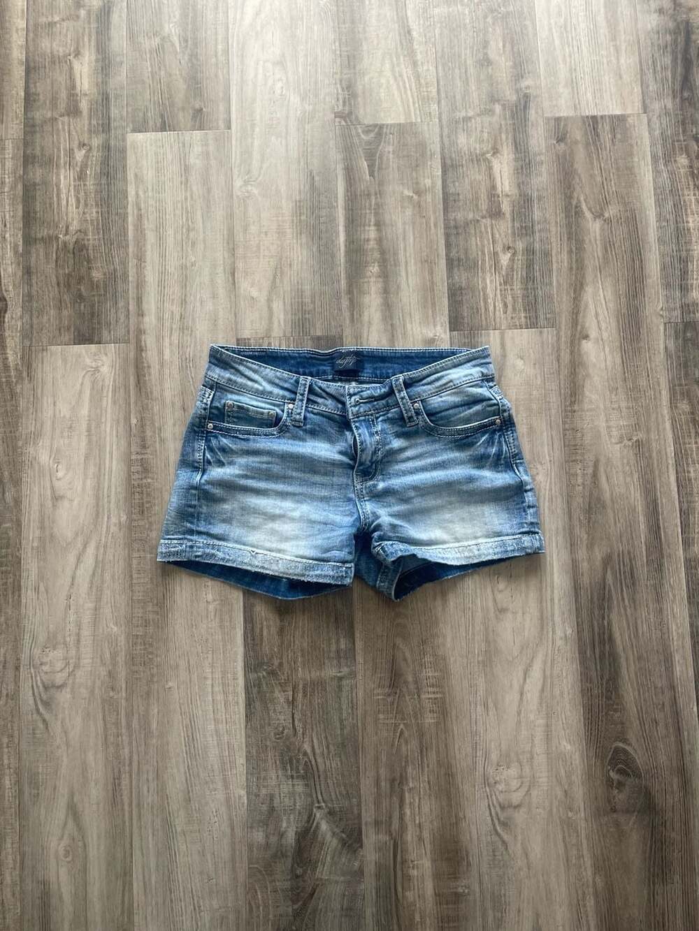 Daytrip Virgo Mid-Rise Cuffed Denim Shorts Size 28